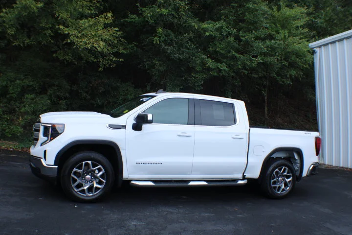 Certified Used 2023 SUMMIT WHITE GMC SLE image 4