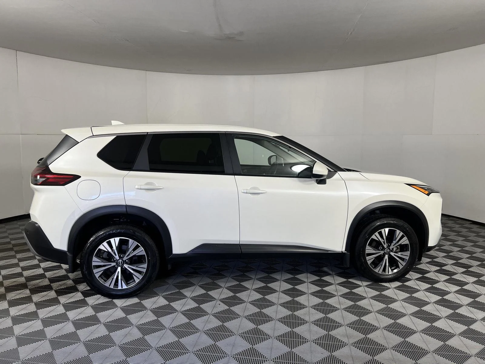 Used 2023 Pearl White Tricoat Nissan SV image 10