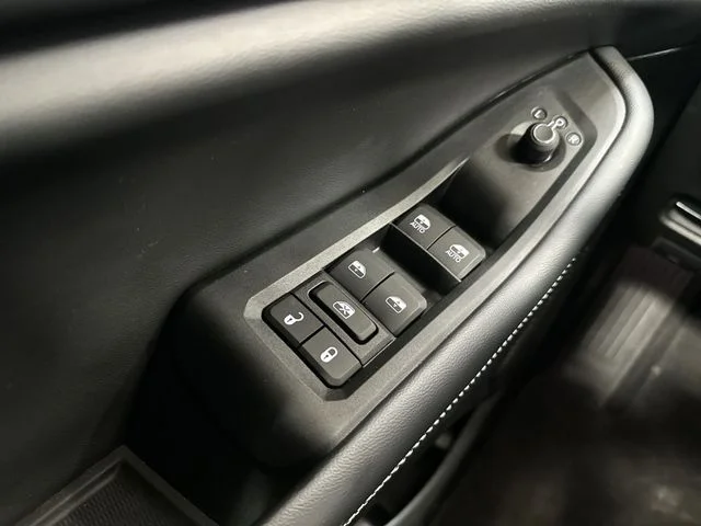 Used 2024 Black Jeep Altitude image 16