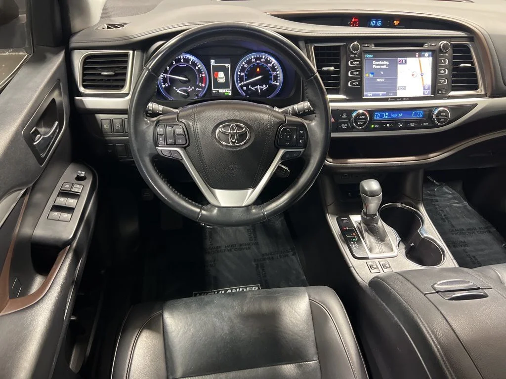 Used 2019 Gray Toyota XLE image 14