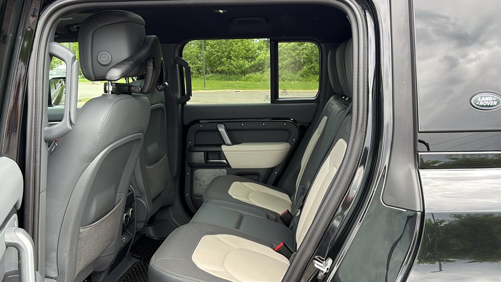 Certified Used 2023 Black Land Rover X-Dynamic SE image 21