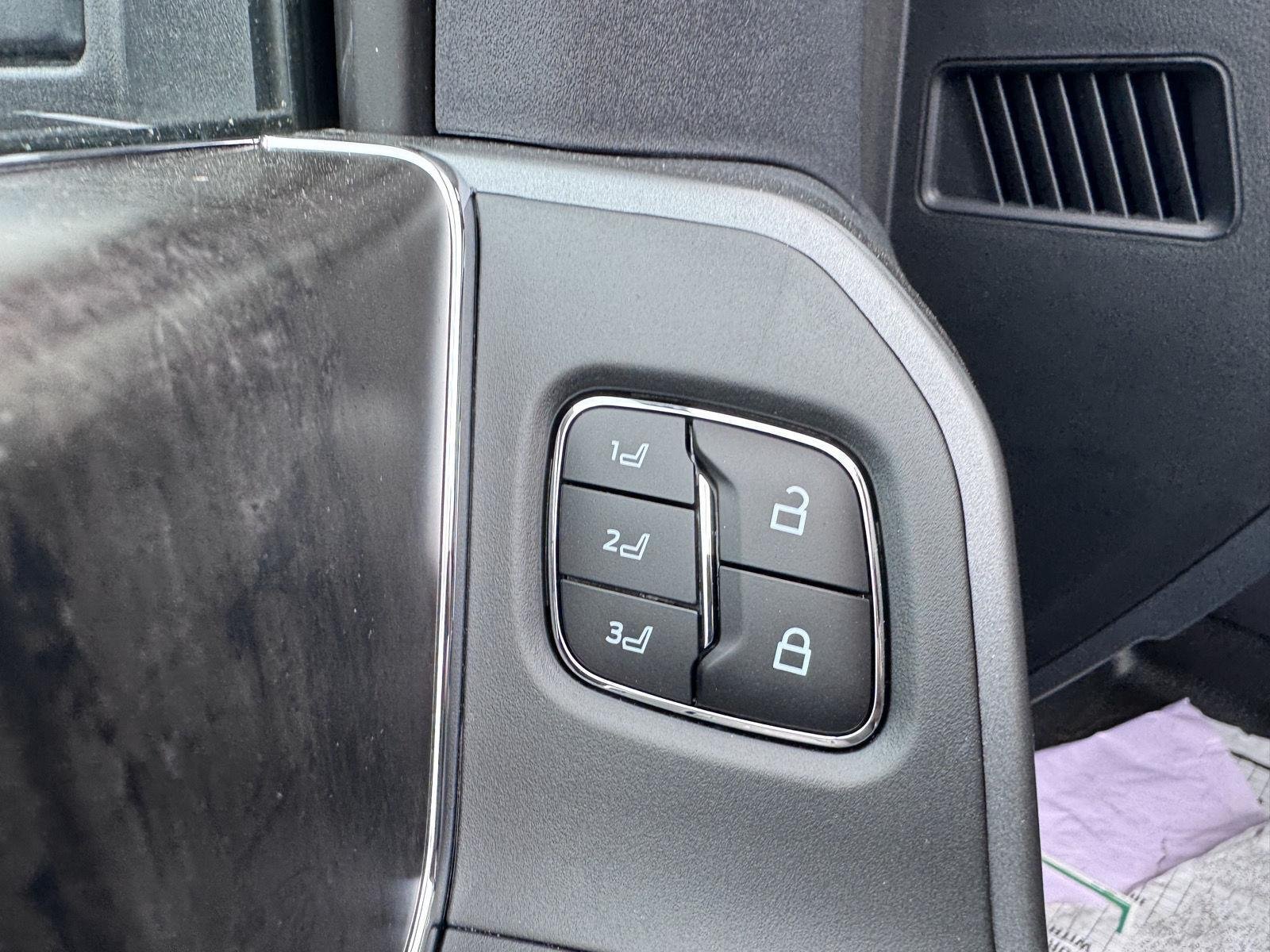 Used 2026 Glacier Gray Metallic Tri-Coat Ford Lariat image 12