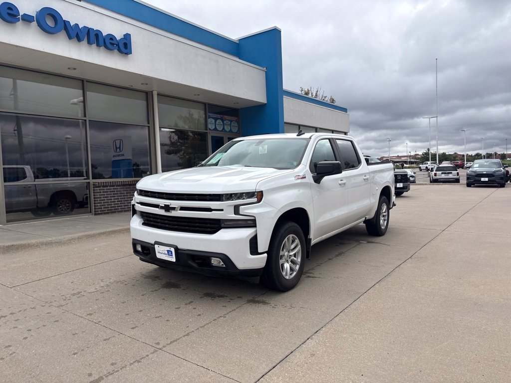 Used 2020 Summit White Chevrolet RST image 1