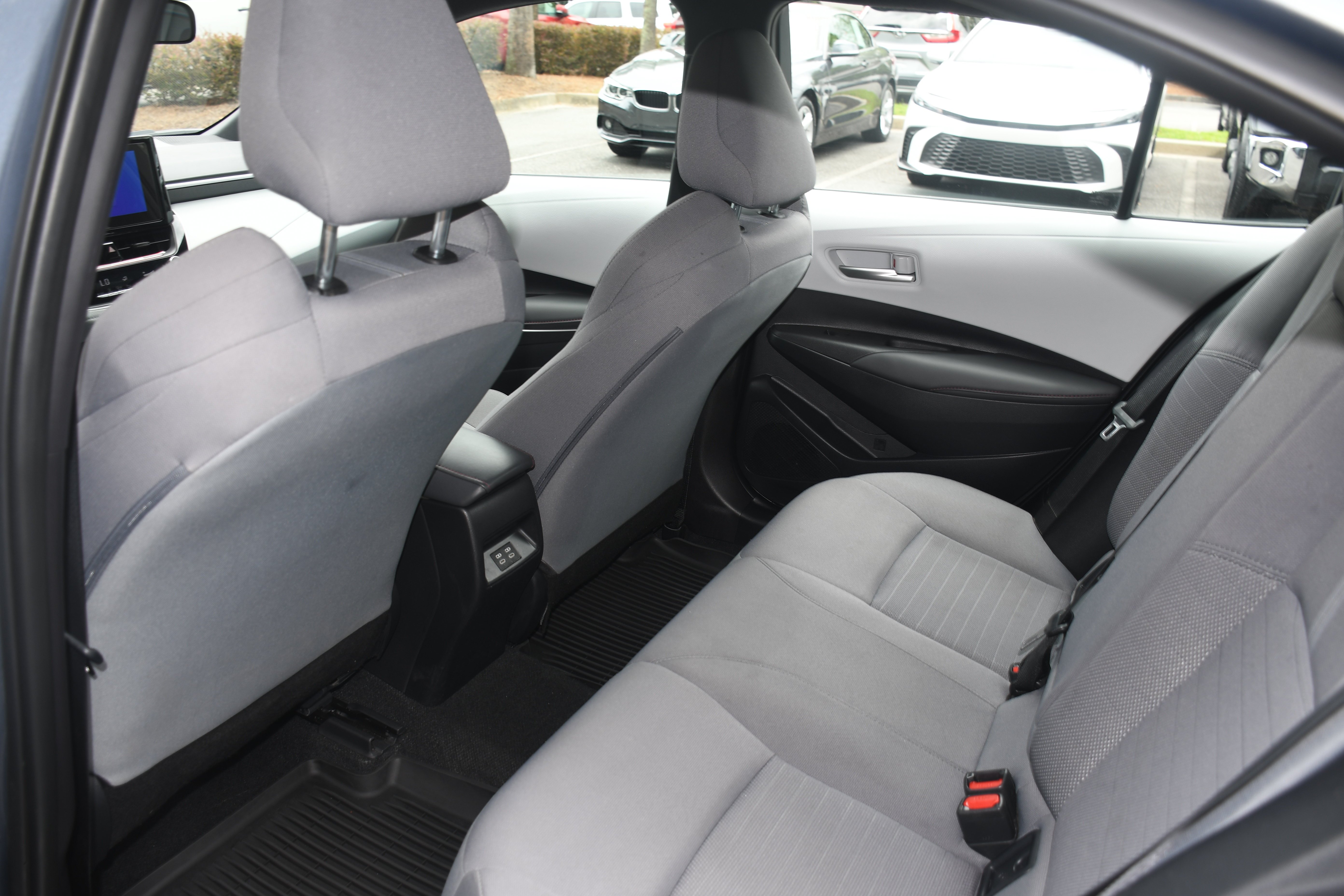 Used 2025  Toyota SE image 13