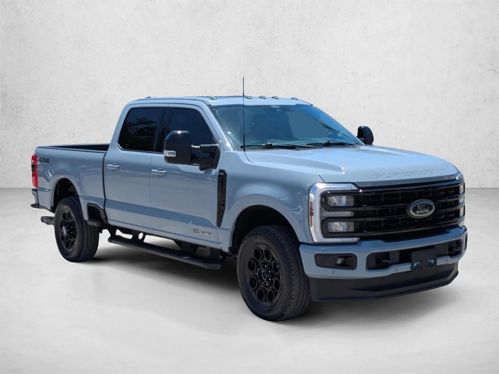 Used 2024 Glacier Gray Metallic Tri-Coat Ford LARIAT image 3