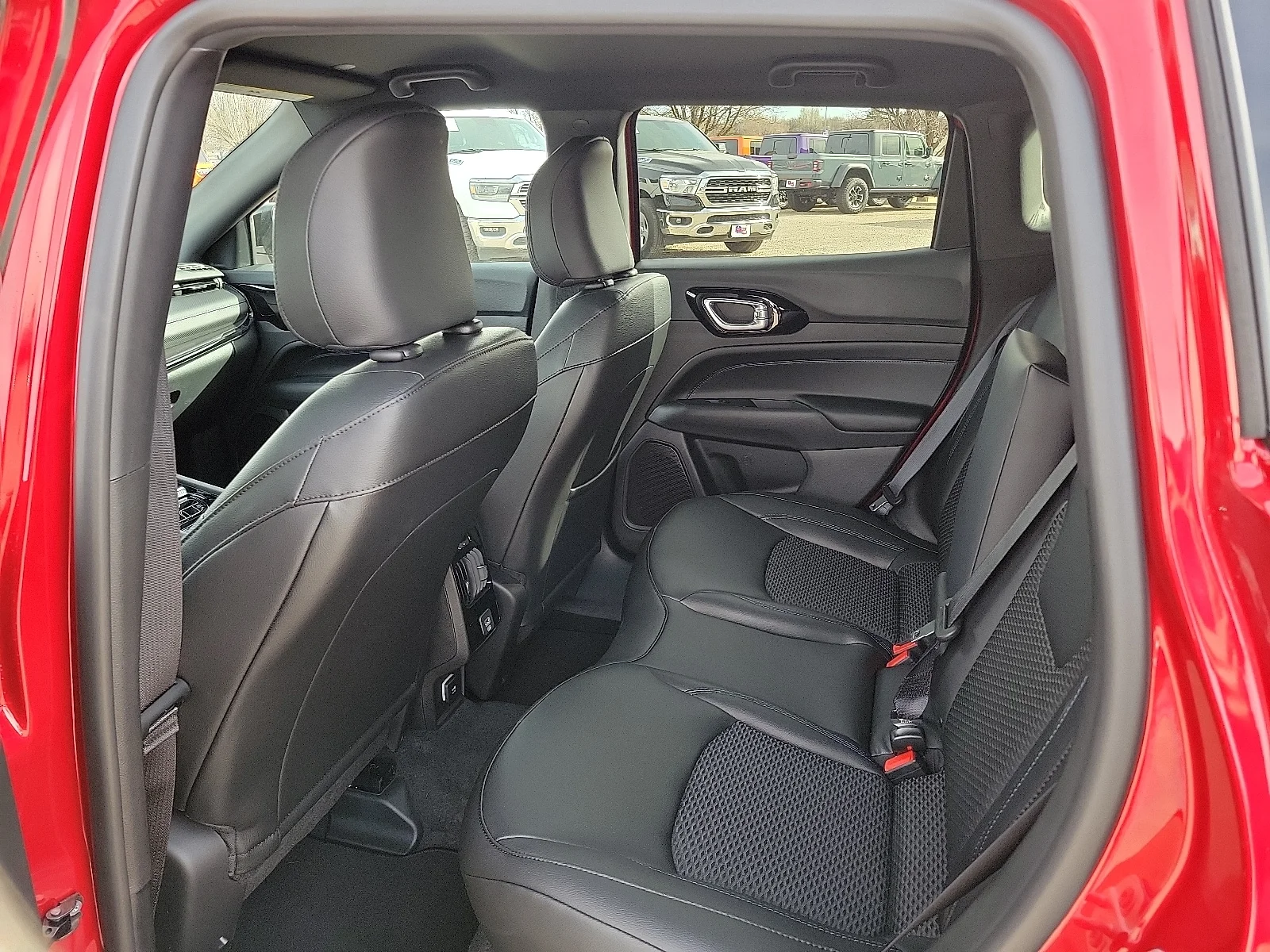 New 2026 Red Hot Pearlcoat Jeep LATITUDE ALTITUDE 4X4 image 9
