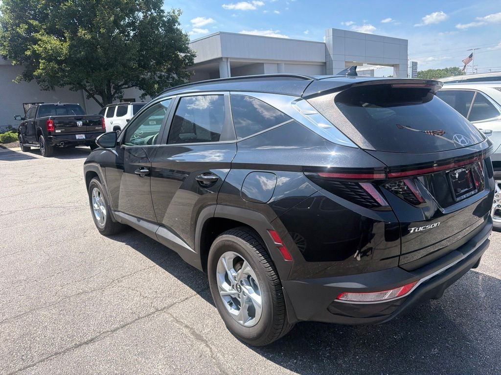 Used 2023 Black Hyundai SEL image 3