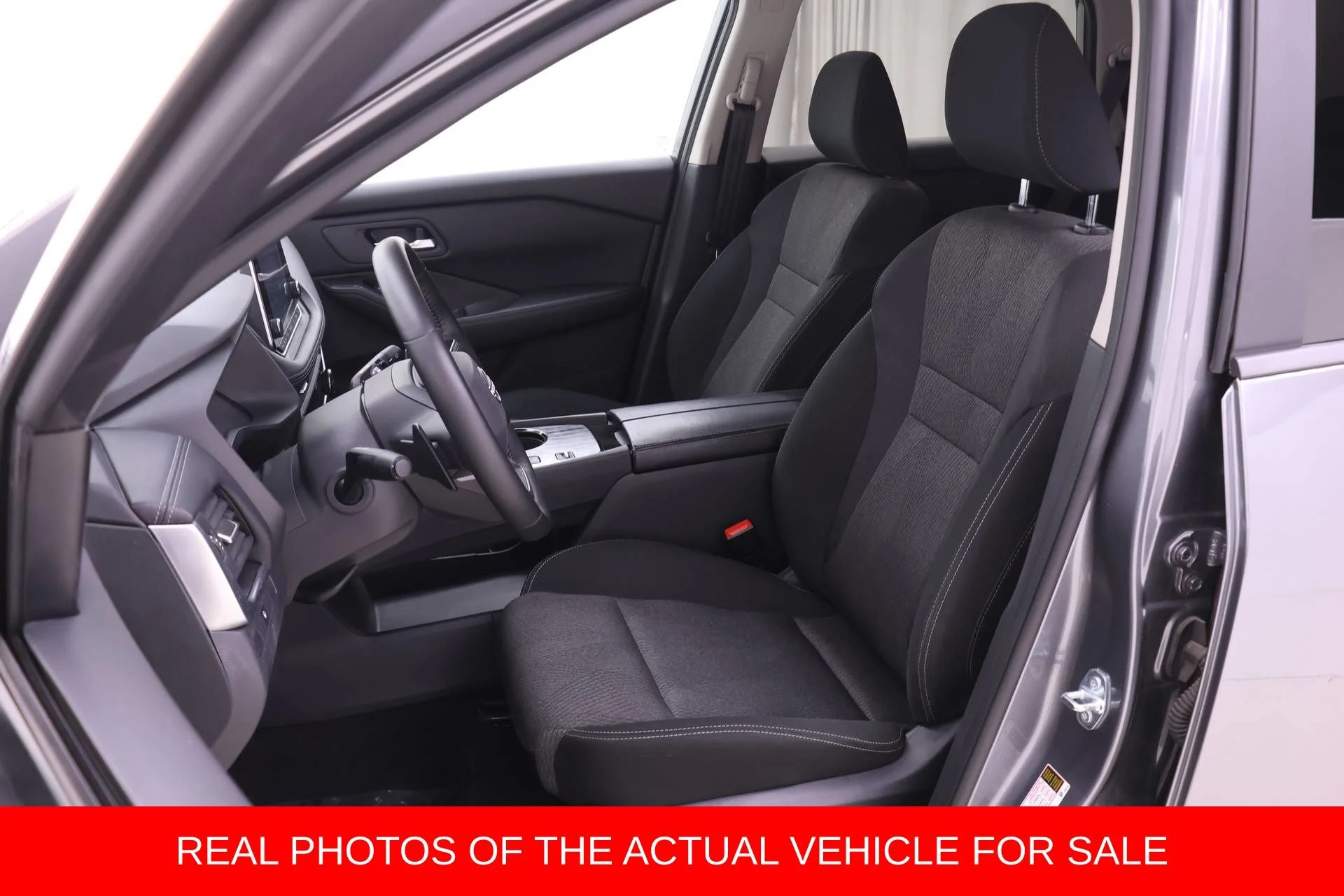 Used 2025 Gray Nissan SV image 4