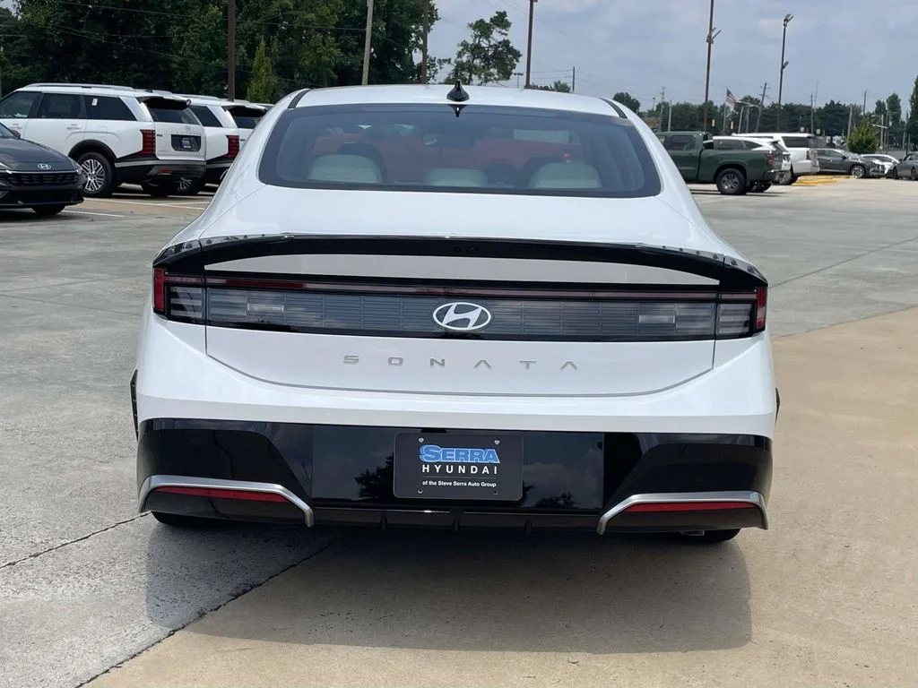 New 2026 White Hyundai SE image 4