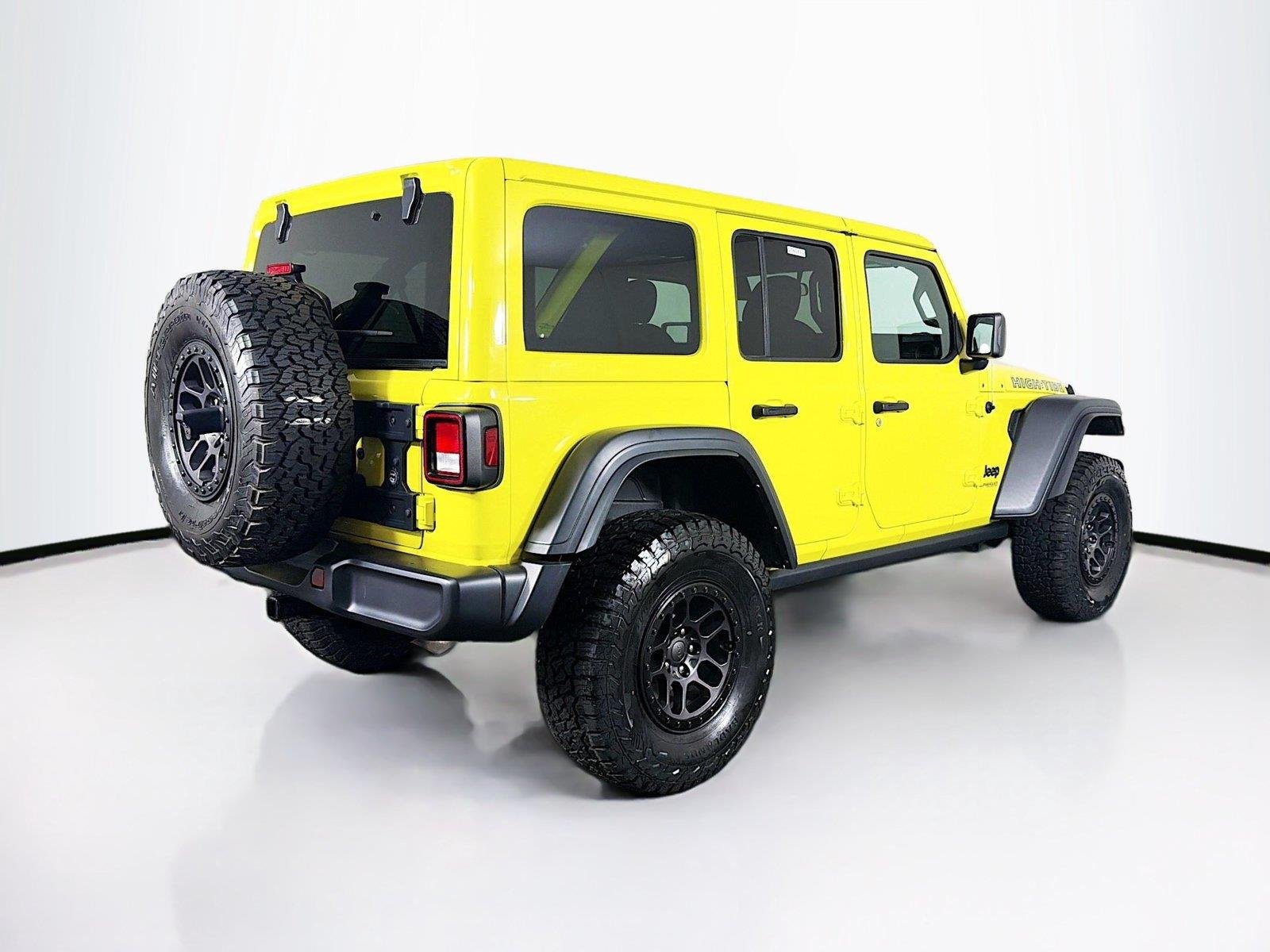 Used 2022  Jeep Unlimited High Tide image 11