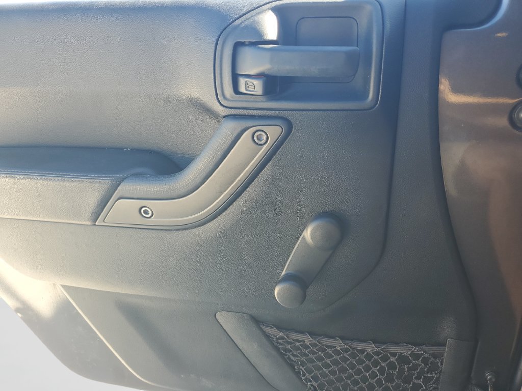 Used 2018 Gray Jeep Sport image 19
