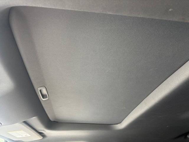Used 2022 White Frost Tricoat GMC Denali image 8