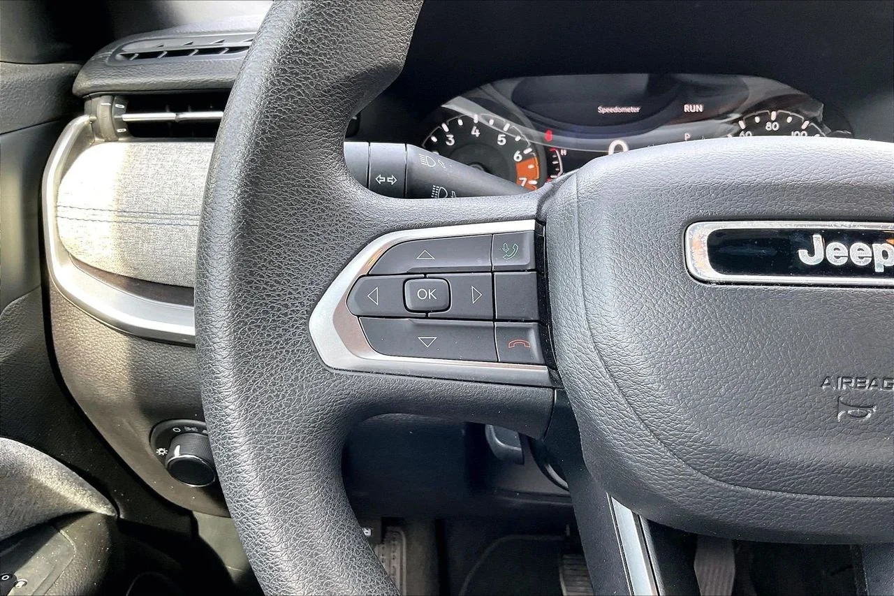 Used 2023 Silver Jeep Sport image 29