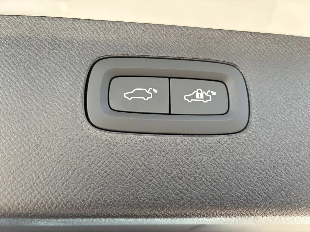 New 2026 Crystal White Volvo Core image 30