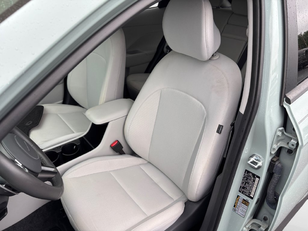 Used 2025 Green Hyundai SEL Convenience image 25