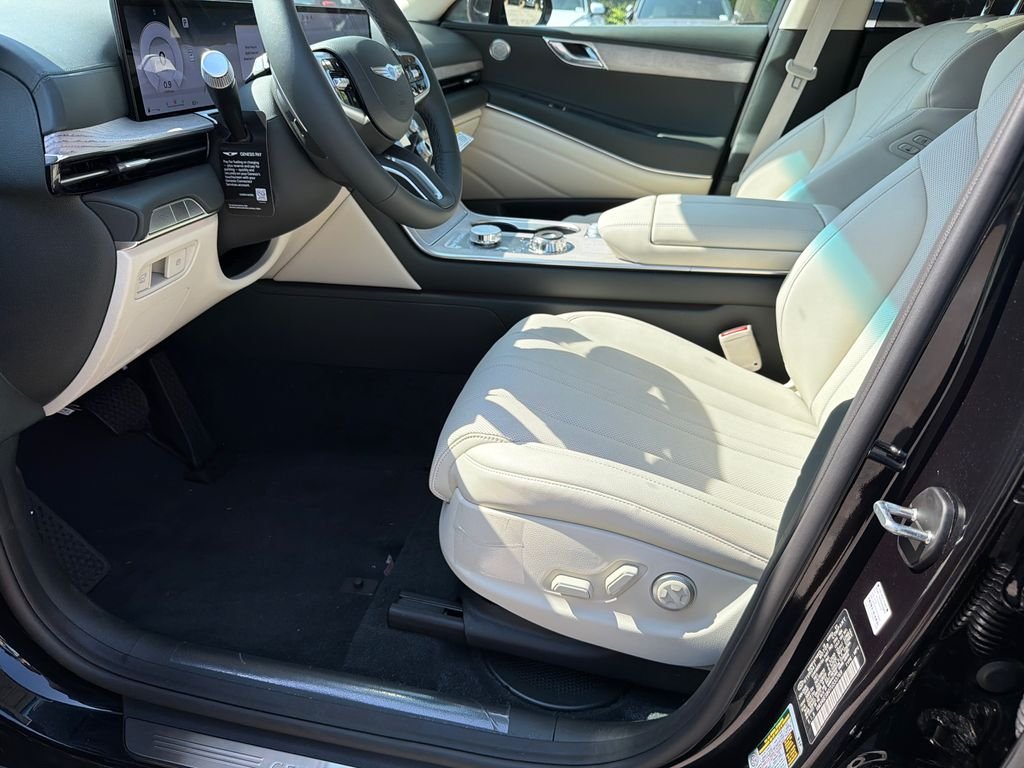 New 2026 Black Genesis 2.5T Select image 9