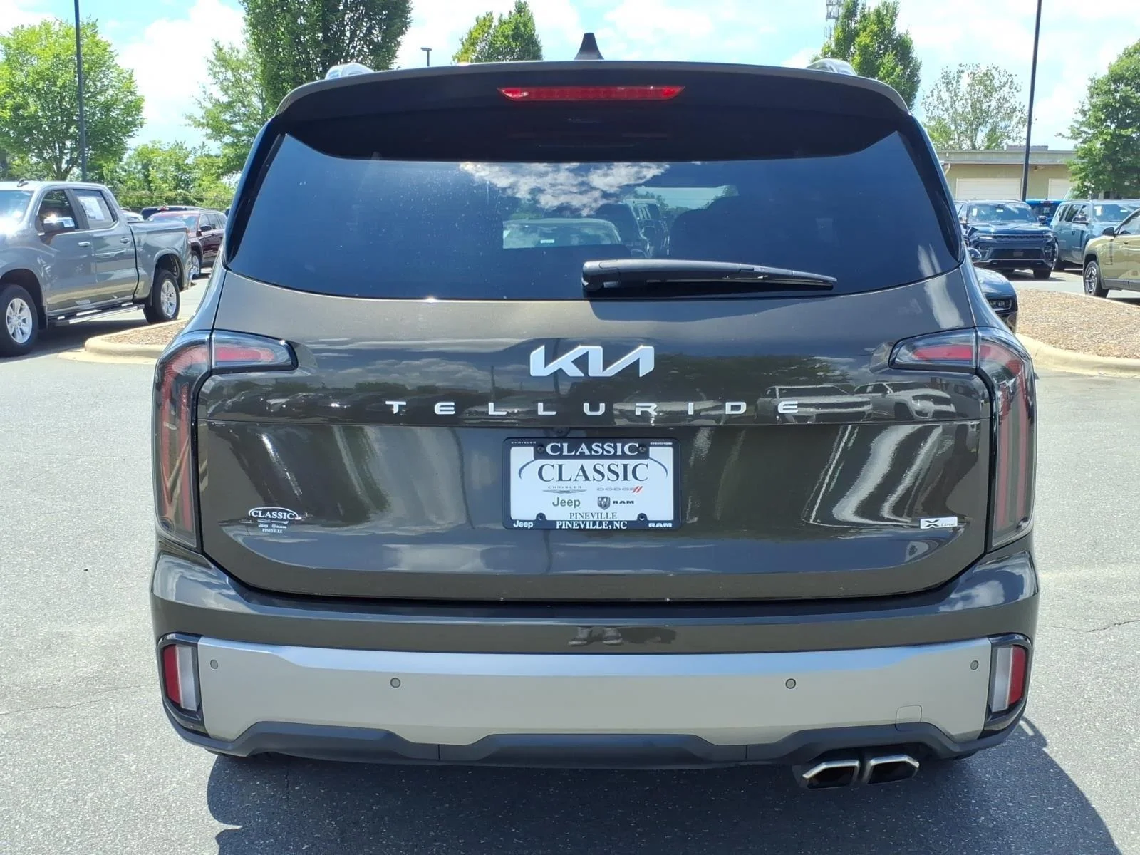 Used 2023 Dark Moss Kia SX X-Line image 18