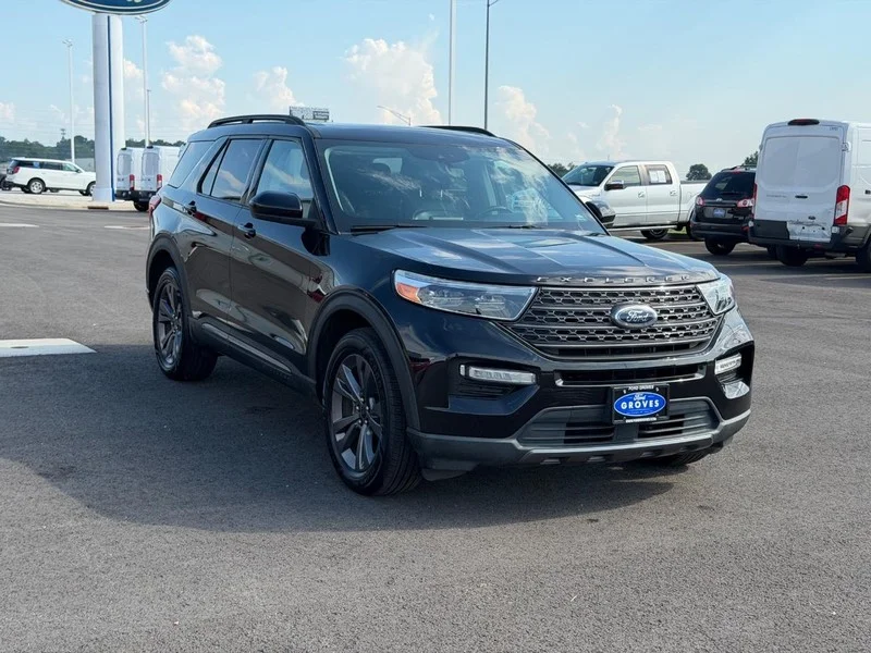Certified Used 2022 Agate Black Metallic Ford XLT image 3