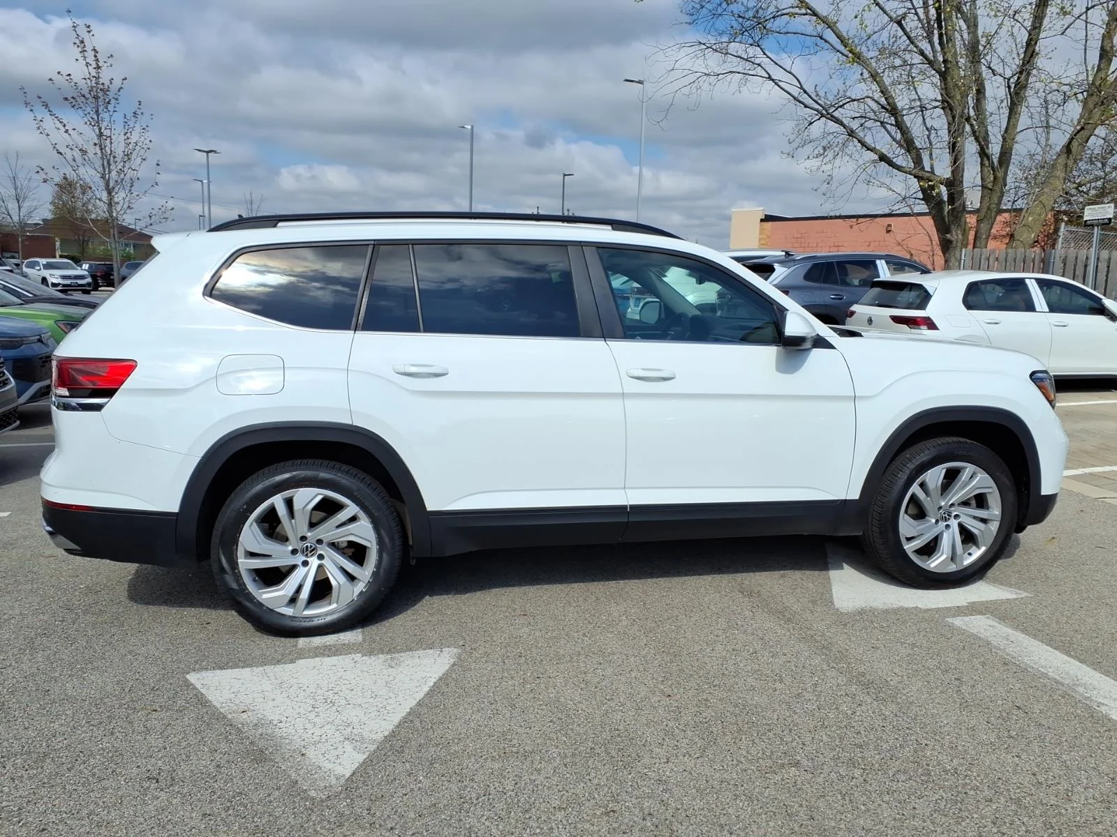 Certified Used 2023 Pure White (0q0q) Volkswagen 2.0T SE W/Technology 4MOT image 8