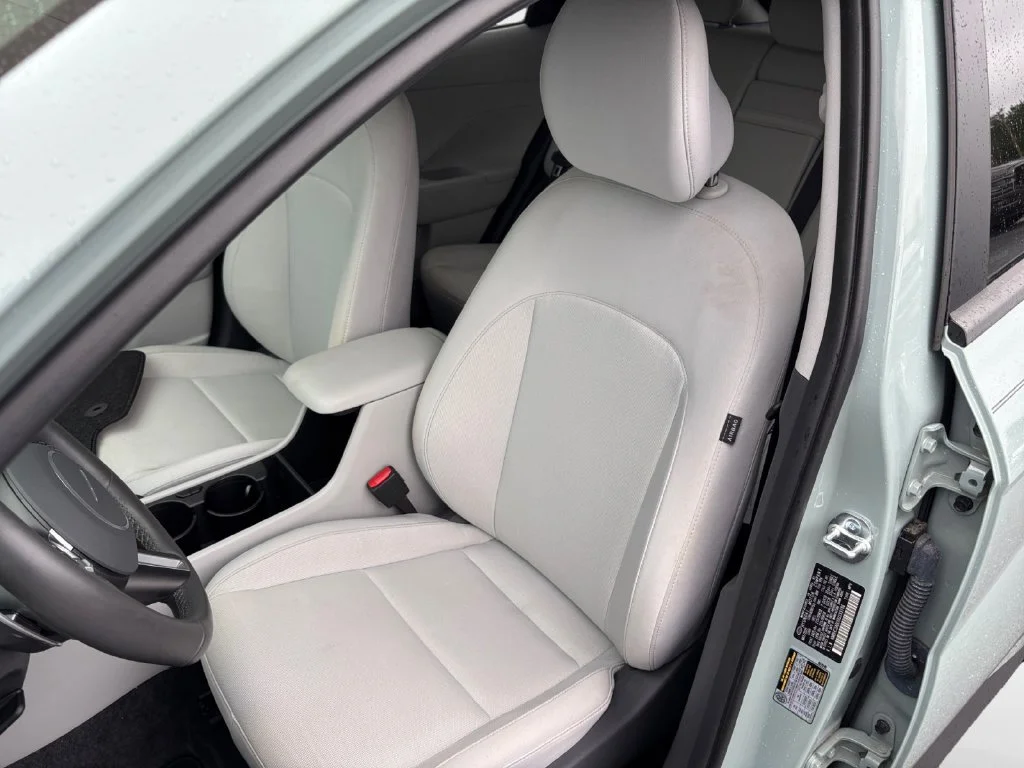 Used 2025 Green Hyundai SEL Convenience image 25