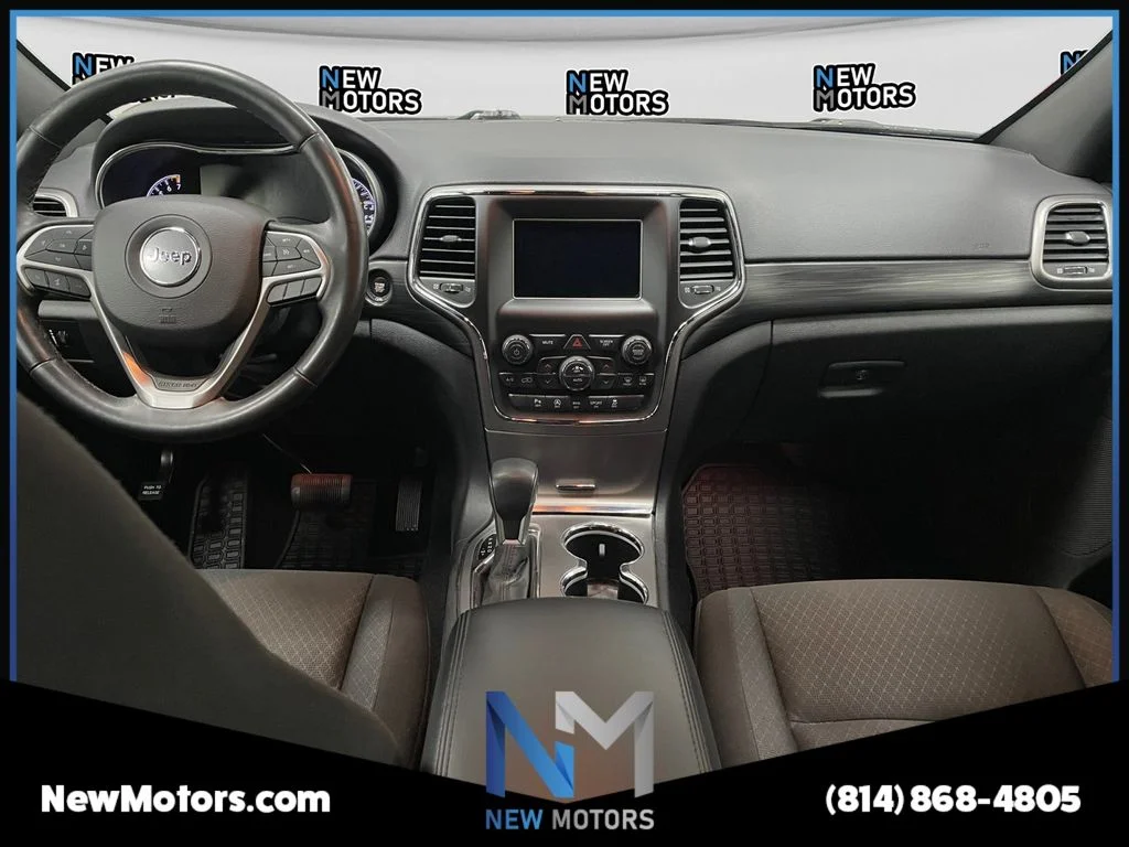 Used 2020 Velvet Jeep Laredo E image 8
