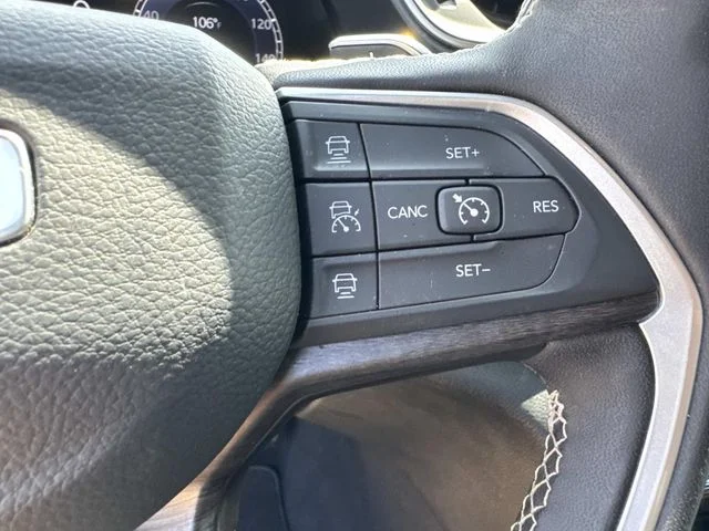 Used 2025 White Jeep Limited image 29