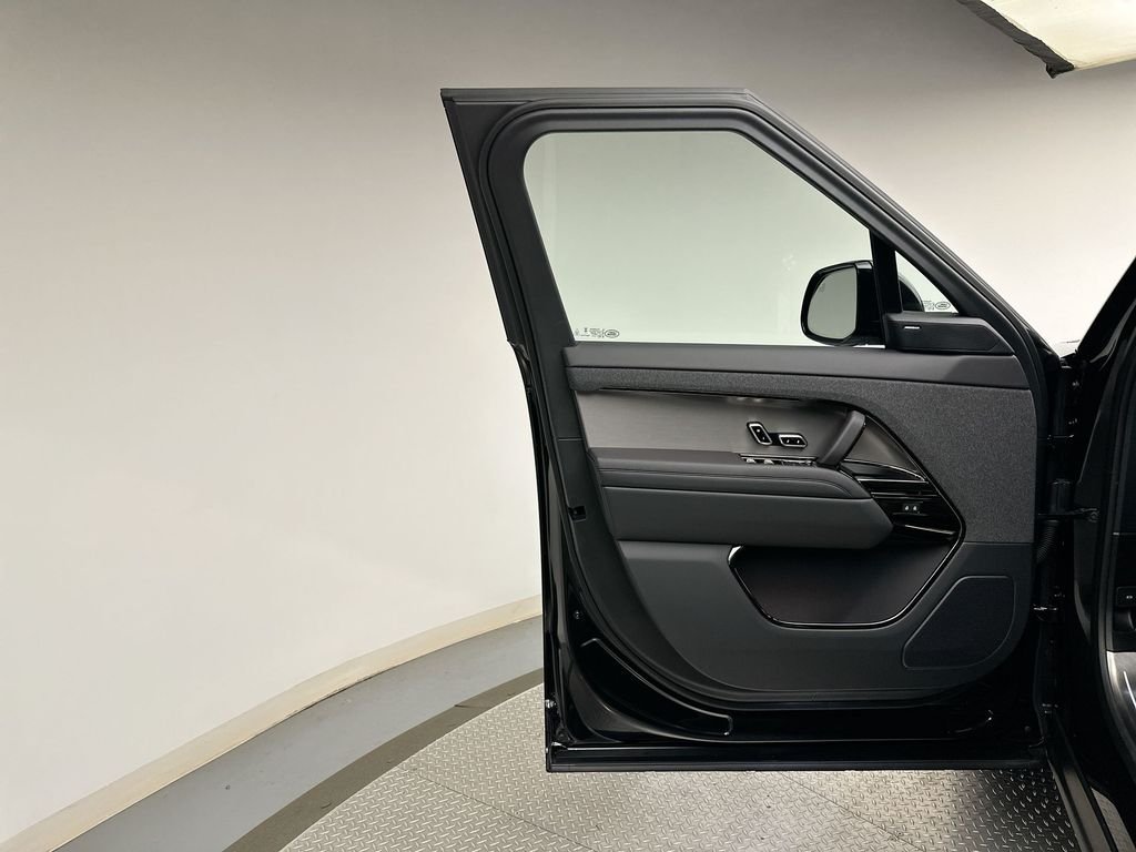 New 2027 Santorini Black Metallic Land Rover Dynamic SE image 11