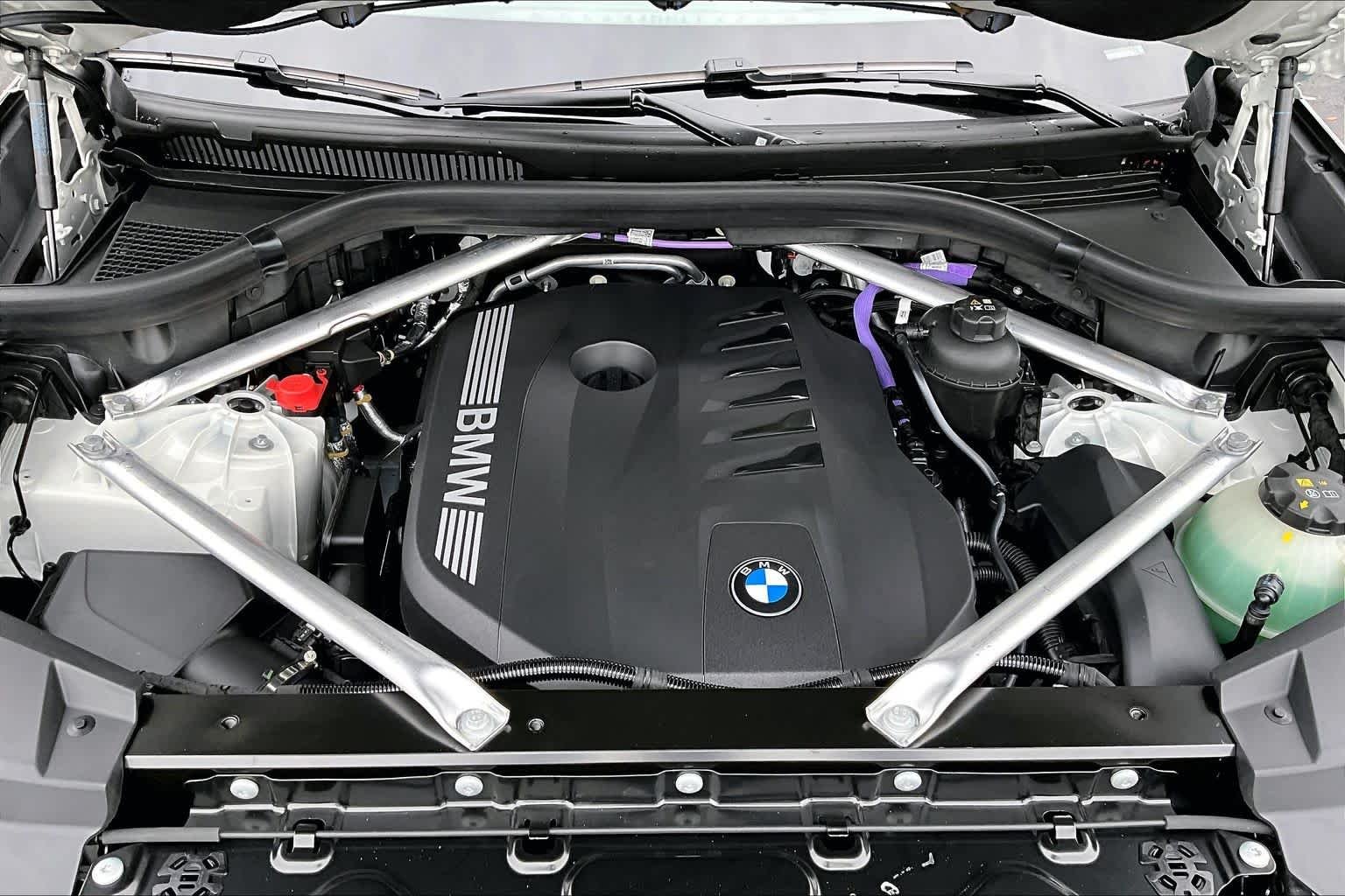 New 2026 Alpine White BMW xDrive40i image 16