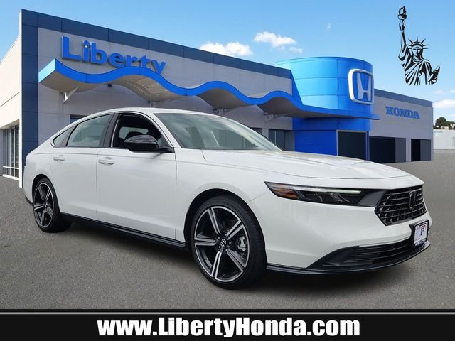 Used 2025 Solar Silver Metallic Honda Sport image 1