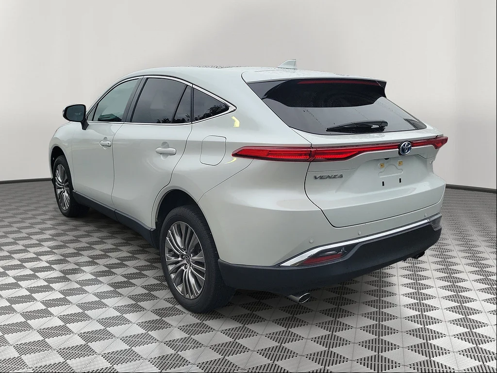 2023 Toyota Venza Limited, photo 2 of 12