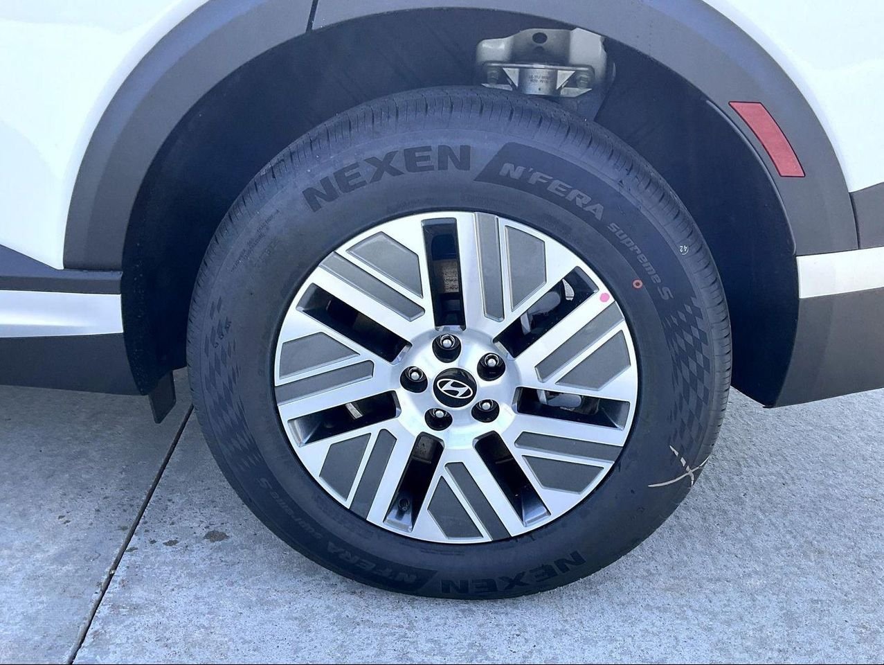 New 2026 White Hyundai SEL Premium image 24