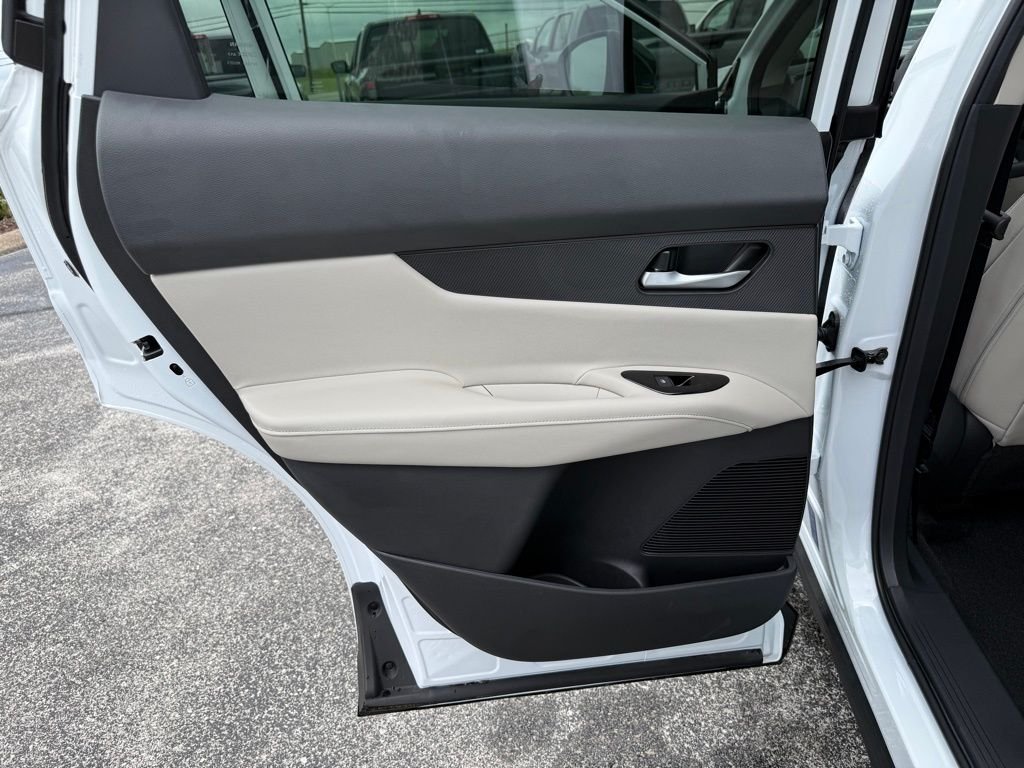 New 2026 Everest White Pearl TriCoat Nissan SL image 12