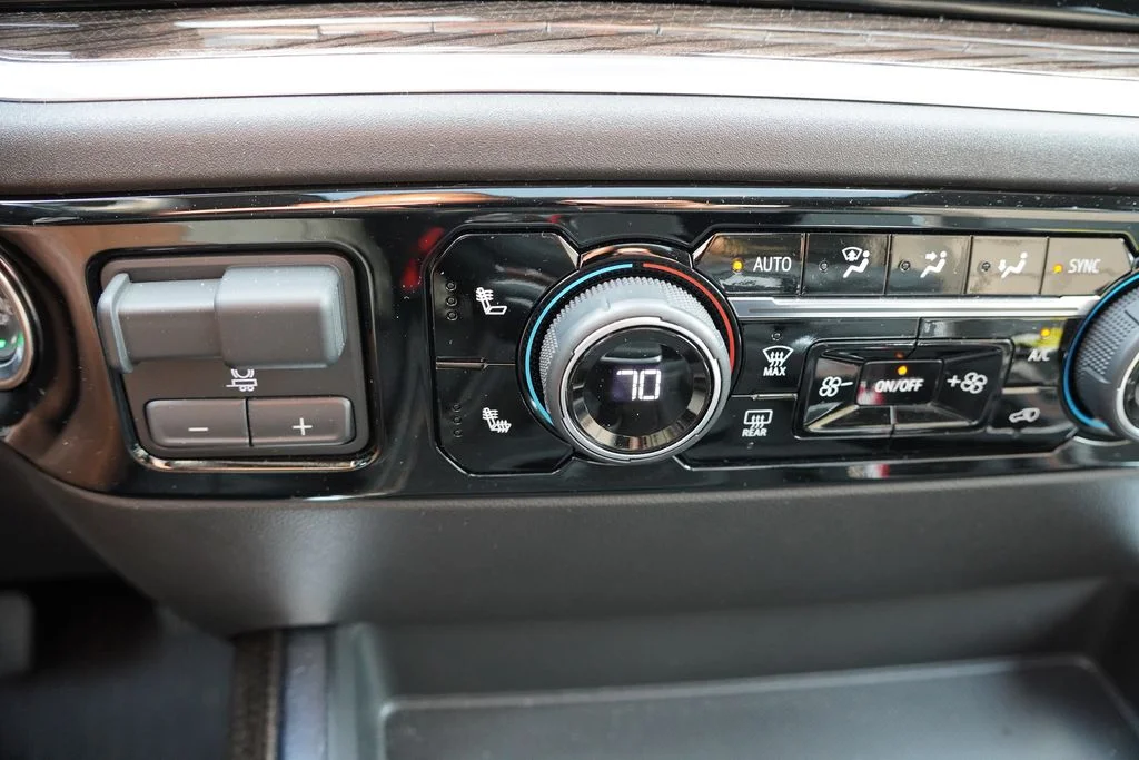 Used 2025 Summit White Chevrolet RST image 6