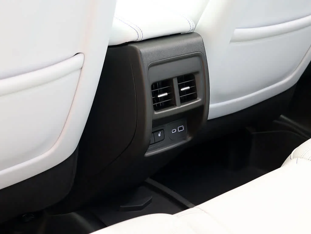 Certified Used 2024 Crystal White Tricoat Cadillac Sport image 13