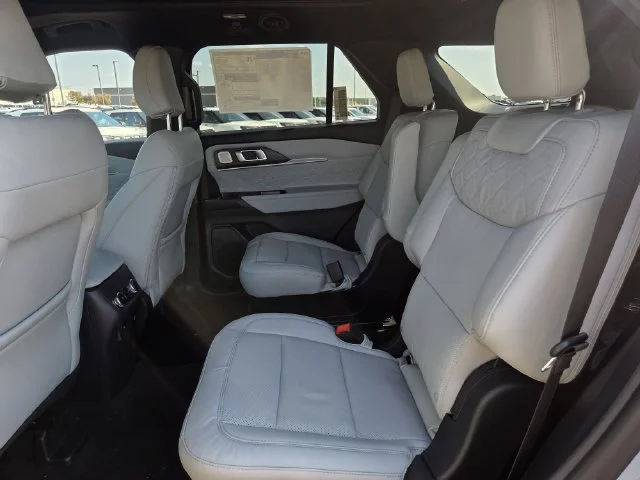 New 2027 Avalanche Gray Ford Platinum™ image 16