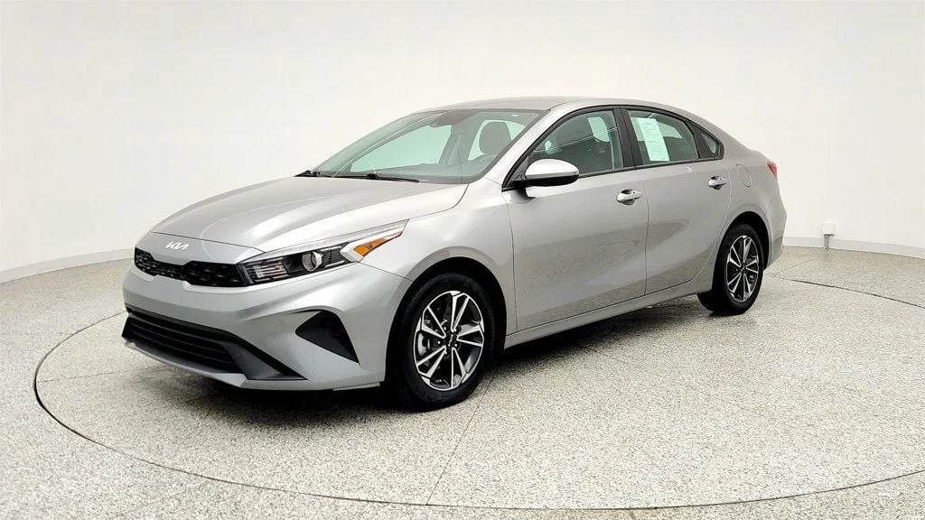 2023 Kia Forte LXS AT's photo