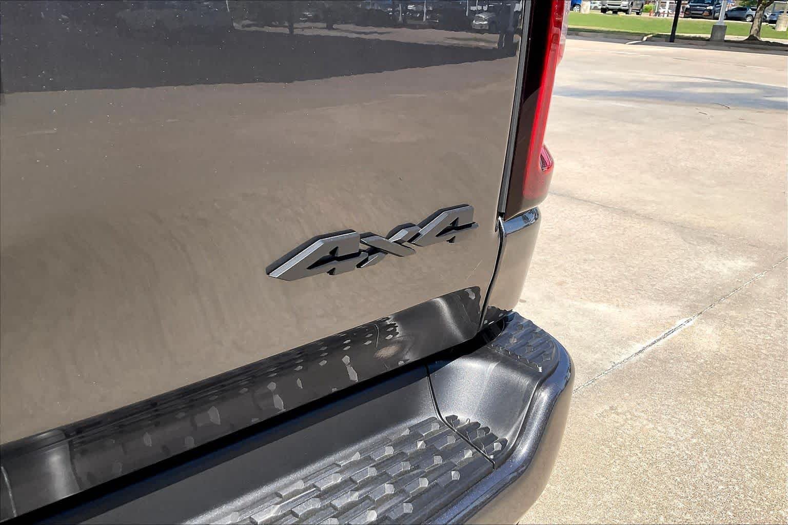 New 2026 Granite Crystal Metallic Clear-Coat Exterior Paint RAM Big Horn image 15