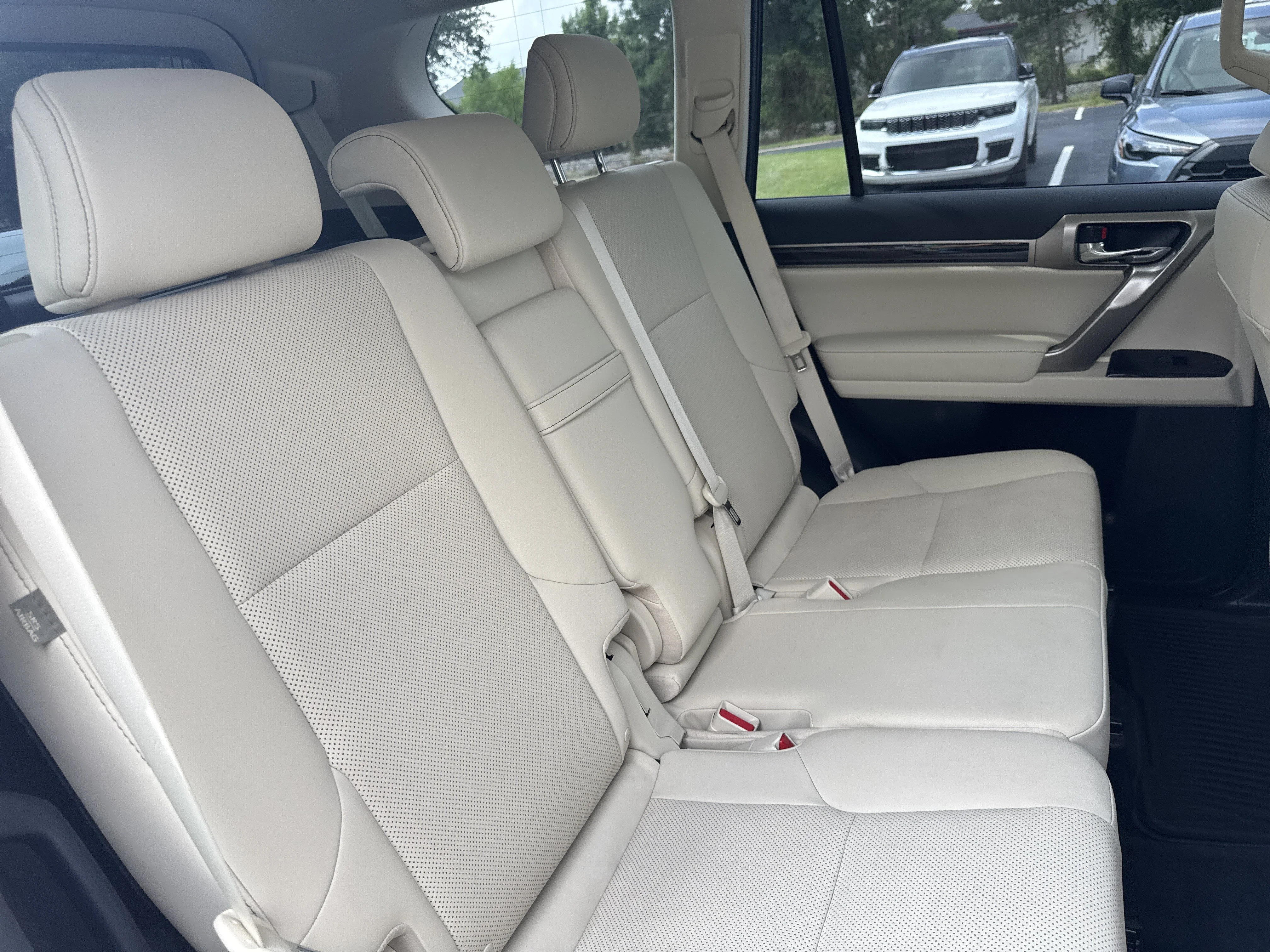 Used 2021 Starfire Pearl Lexus 460 image 30