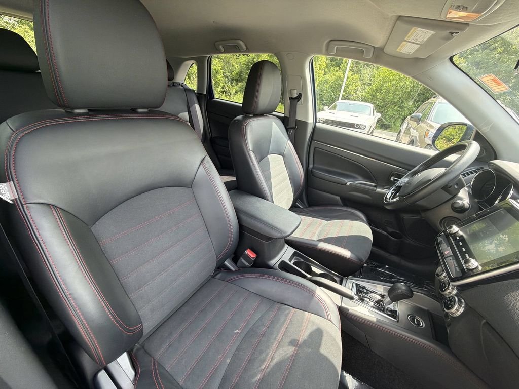 Used 2024  Mitsubishi 2.0 SE image 27