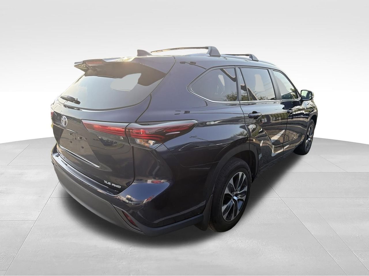 Used 2024  Toyota XLE image 4