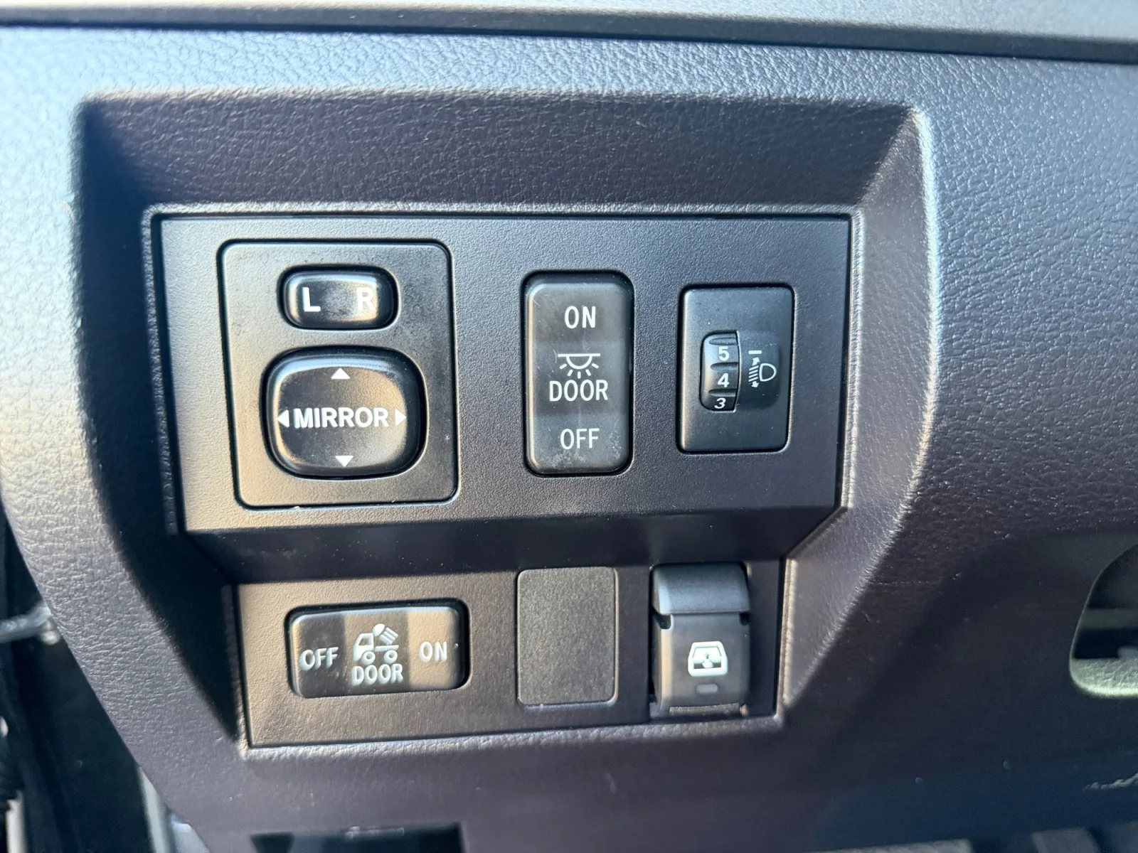 Used 2016 Black Toyota SR5 image 25