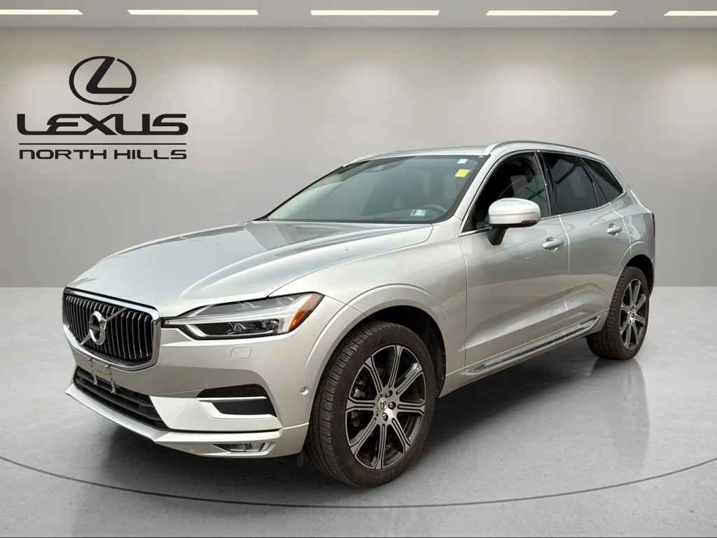 Used 2019 Silver Volvo T5 Inscription image 1