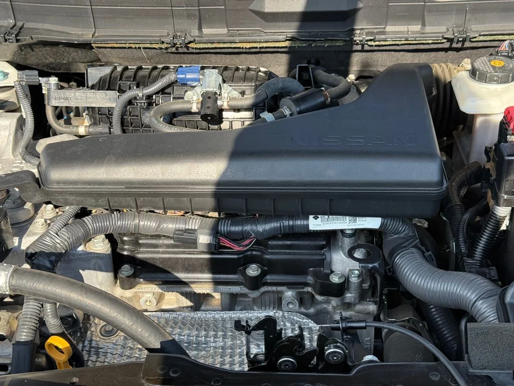 Used 2019 White Nissan S image 19