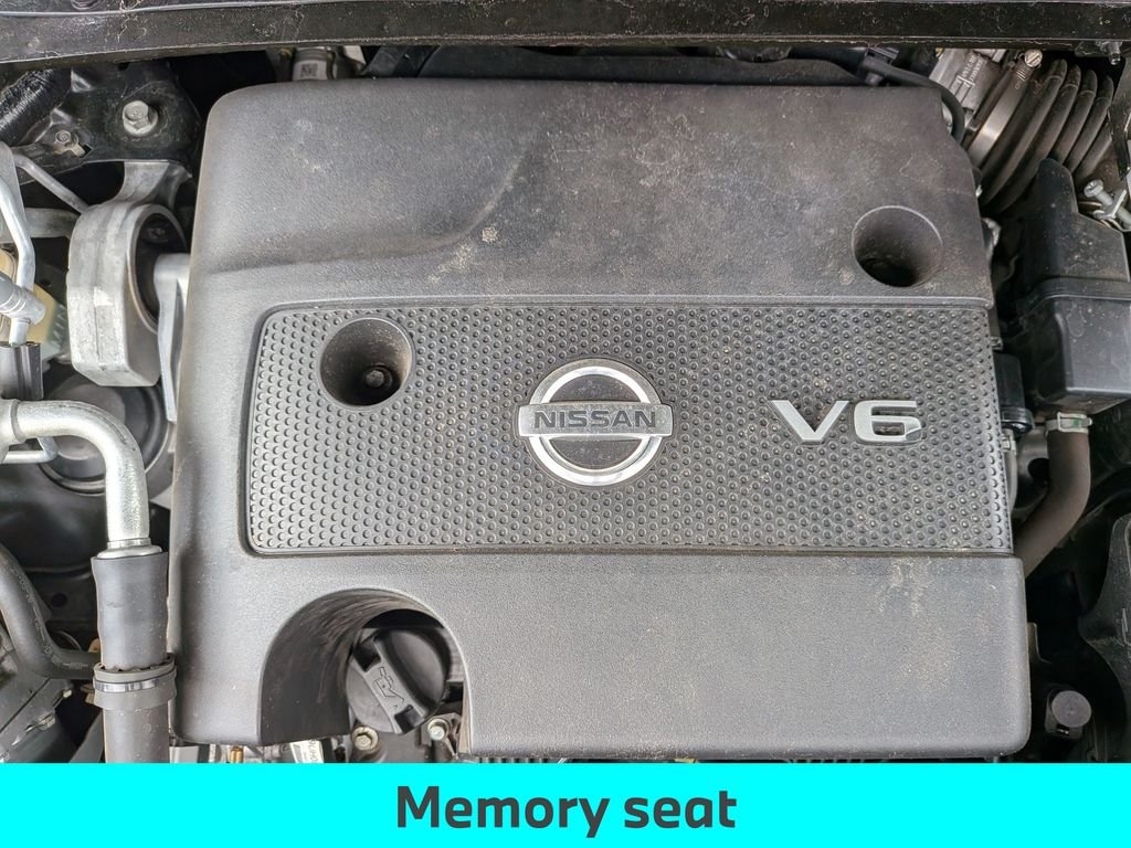 Used 2021 Black Nissan Platinum image 15