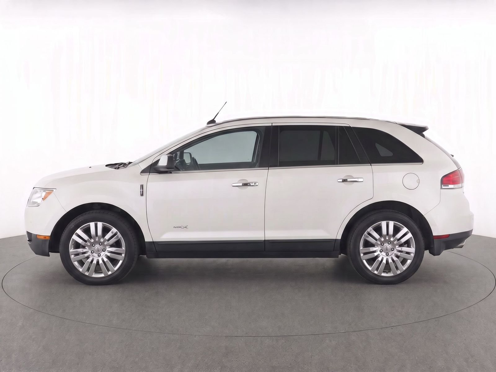 Used 2010 White Platinum Metallic Tri-Coat Lincoln Base image 7