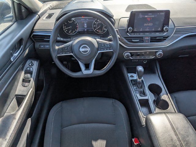 Used 2025 White Nissan 2.5 SV image 6