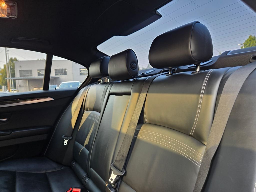 Used 2015 Carbon Black Metallic BMW 550i xDrive image 17