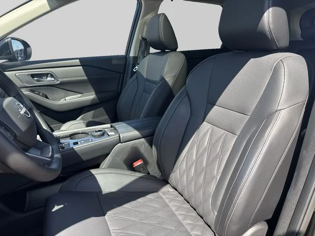 2025 Nissan Rogue Platinum - Photo 18