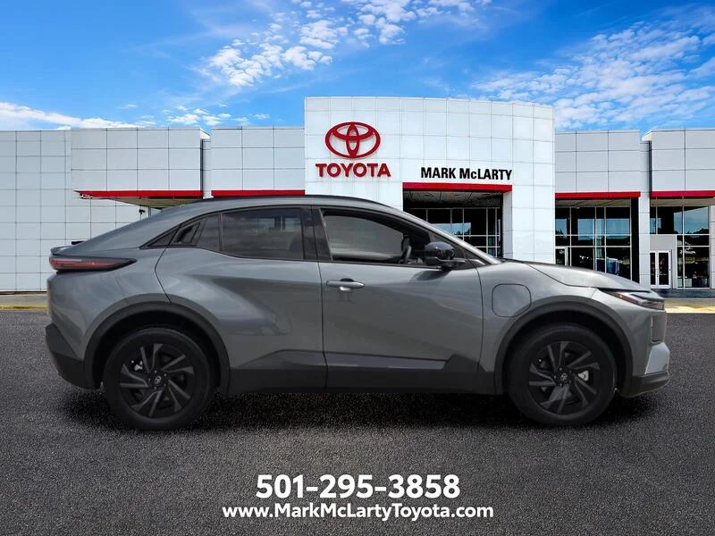 Used 2026 Overcast TOYOTA SE AWD image 6