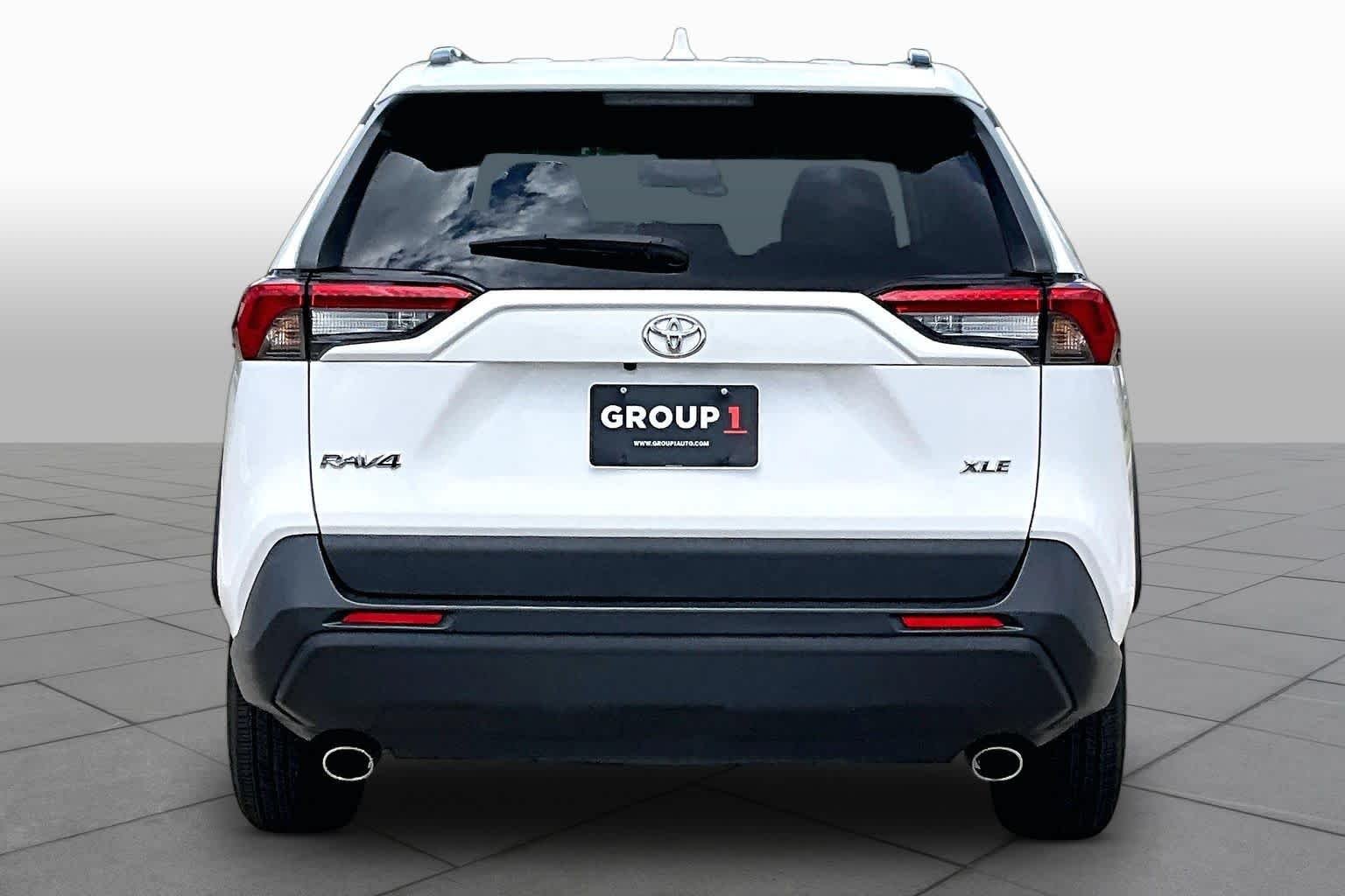 Used 2024 Ice Cap Toyota XLE image 5